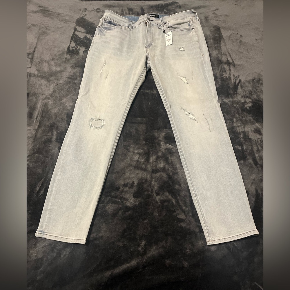Express Men's Distressed Light Wash Skinny Stretch Jeans. NWT